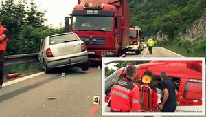 Kolóny na Soroške. Vodič vpálil do dvoch kamiónov