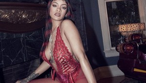Rihanna roztiahla nohy v brutálne sexi čipkovaných šatách