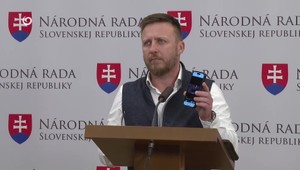 Parlament neprijal uznesenie na odsúdenie výrokov Kotlára za spochybňovanie mRNA vakcín