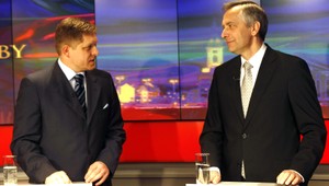 Luxusný zlatý parašutizmus? Skákalo sa nielen u Figeľa