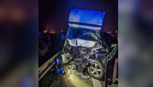 Vážna čelná zrážka pri Turni nad Bodvou: Zranený je vodič osobného auta