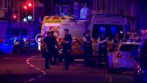 ONLINE: V Londýne vrazila dodávka do ľudí. Zahynul jeden človek