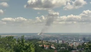 Rozsiahly požiar neďaleko Bratislavy. Kúdol dymu bolo vidieť z niekoľkých kilometrov