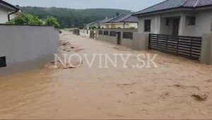 Časť Nitry postihli záplavy: Voda sa ľuďom dostala až do príbytku