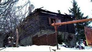 Predčasný koniec lyžovačky. Chatu pohltili plamene