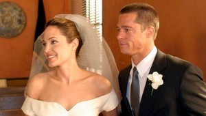 Angelina Jolie (39) na svadbu nepozvala otca!