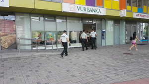 Polícia zasahovala v bankách po celom Slovensku