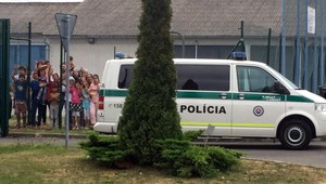 V zariadení pre nelegálnych migrantov v Sečovciach zasahovali policajti