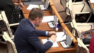 O zákone z dani z ropy bude hlasovanie v júni