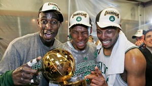 Boston rozdrvil Lakers, získal 17. titul