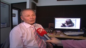 Exprezident Schuster v divokej Kanade. Pozrite si video!