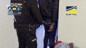 Medzinárodný gang Čierna sekera má tisíce členov. Polícia zadržala desiatky z nich