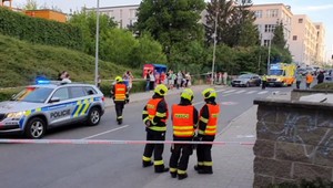 Šóferoval aj s čiernym kašľom: Do mamičky s kočíkom narazilo luxusné auto