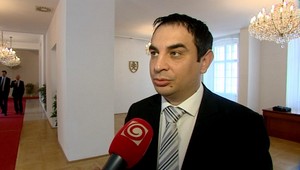 ROZHOVOR: Poslancovi Petrovi Pollákovi vykradli auto!