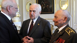 Prezident povýšil štyroch generálov