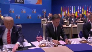 Šéf NATO Rutte oznámil, že telefonoval s Trumpom o Grónsku