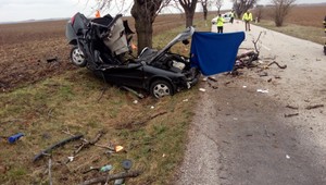 Smrteľná nehoda pri Nitre. Zomrela pri nej 22-ročná šoférka