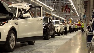 Výrobcovia automobilov čelia nečakanému problému. Nedostatok čipov zastavuje výrobu