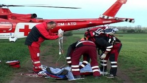 Strašné! Píla mu preťala krk