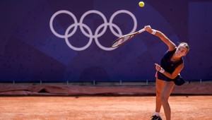 Schmiedlová zdolala Krejčíkovú aj horúčavy. Ako športovci zvládajú extrémne teploty?