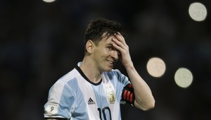 Polícia v Peru zhabala kokaín, díleri použili fotku Messiho