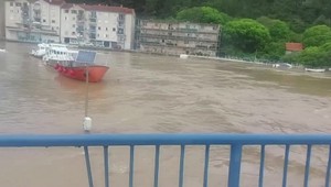 Makarská riviéra a Dubrovník čelia ničivým záplavám: Pod vodou sú cesty aj obchody