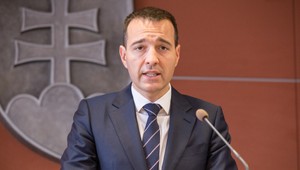 Za každého človeka 40 eur? Drucker má podozrenie na nekalé praktiky prepoisťovania