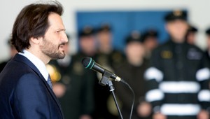 Dvadsiatka policajtov odletela na grécky Lesbos