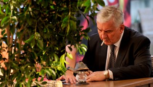 Najväčší šok filmového festivalu! Donutil prišiel zanedbaný ako bezdomovec!