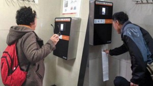 Seniori kradli toaletný papier. V Číne museli zaviesť TENTO automat