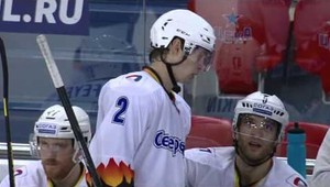 Neskutočný gól v KHL. Ale do vlastnej siete!