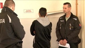 Druh vytiahol na družku nôž, na rukách mala dvojročného syna