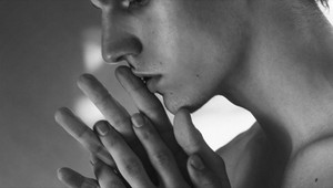 Synovca slávnej herečky pobodali v uliciach Londýna