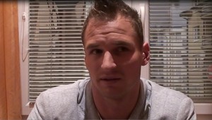 Straňovský (27) pod stromčekom s trofejou Ligového pohára