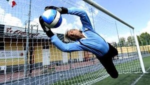 Brankár (71) z gumy. Dedkov zákrok poprel zákony prírody!