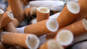 Boj proti fajčiarom. Zápalite si, len ak máte 21