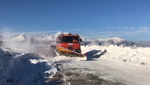 FOTO: V deviatich obciach platí mimoriadna situácia. Pomáhajú aj hasiči