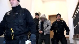 Emócie v súdnej sieni. Muž, ktorého zadržali s pervitínom, sa zúfalo rozplakal