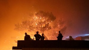 Požiar neďaleko obľúbeného letoviska. Oheň sa rýchlo šíril