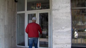 Obohacuje sa na základe okrádania štátu, tvrdí subdodávateľ. Stavebná spoločnosť sa však bráni