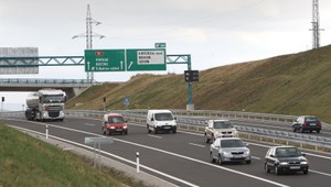 Vodiči zbystrite pozornosť. Vedeli ste, že môžete obiehať sprava?