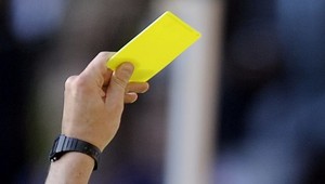 Rozhodcovi ukradol kartu!