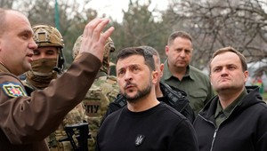 398. deň na Ukrajine: Zelenskyj pokračuje v obhliadke frontových oblastí