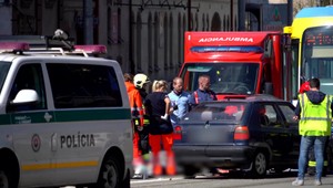 Vodič zomrel po náraze do stojacej električky, ostatným cestujúcim sa nič nestalo