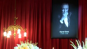 Karel Gott ani na Dušičky stále nemá hrob! Sklamaná z postupu Ivany je aj Dominika!