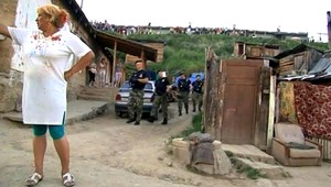 V osade tiekla krv. Marián mlátil svoju družku