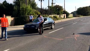 Mladému vodičovi padol chodec rovno pod kolesá. Ten už zrážke nedokázal zabrániť