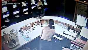 Bratislavčan Lukáš prepadával herne so zbraňou. Chytili ho po dvoch rokoch