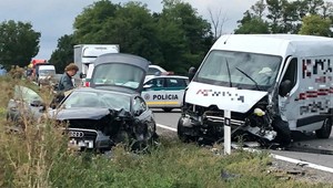 Zrážka áut si vyžiadala vážne zranených. Premávka pri Senci zostala ochromená