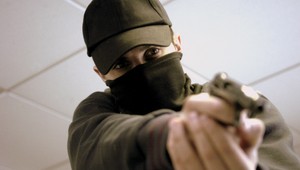 Prepadnutie v stávkovej kancelárii. Na tehotnú ženu mieril lupič pištoľou